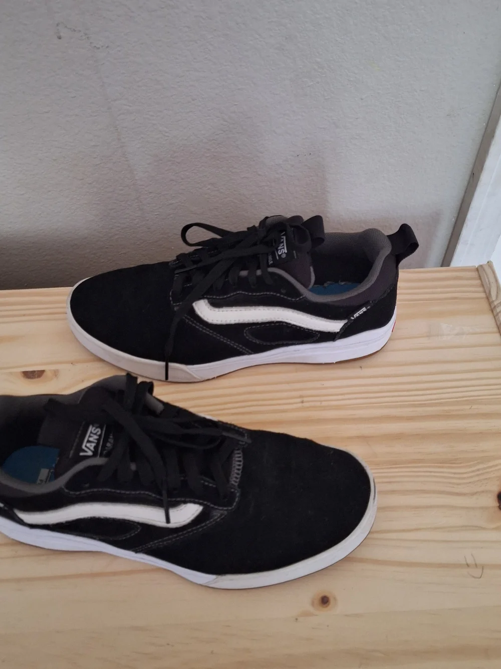 Vans Ultrarange Pro Black and White Skate Shoes Size 9